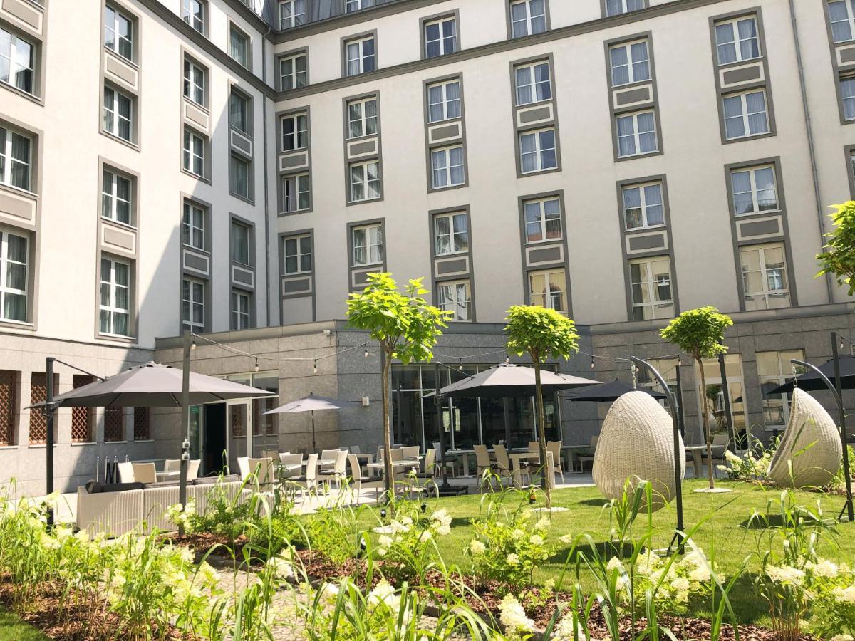 Radisson Blu Hotel Wroclaw Exterior photo The courtyard of the hotel