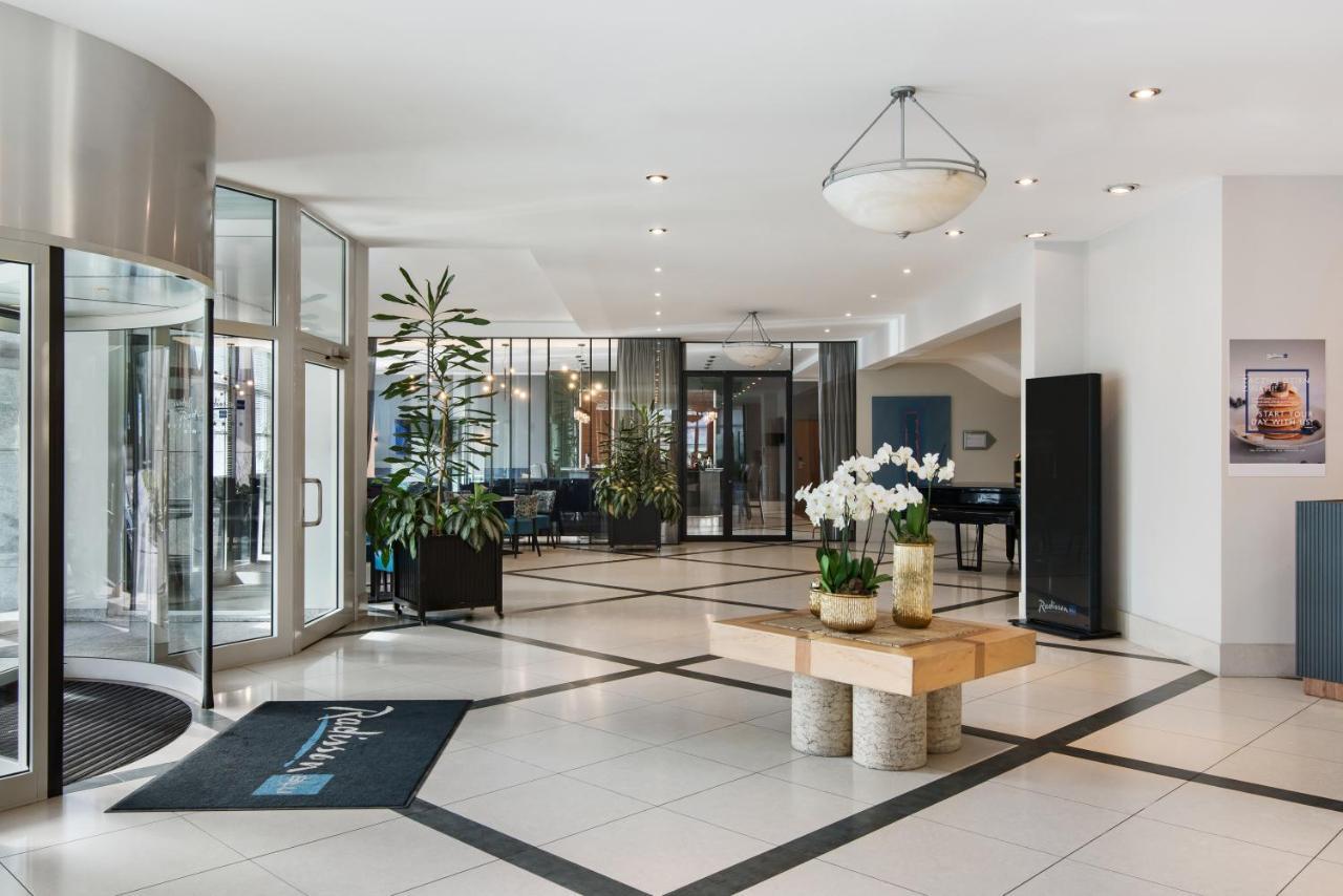 Radisson Blu Hotel Wroclaw Exterior photo Lobby