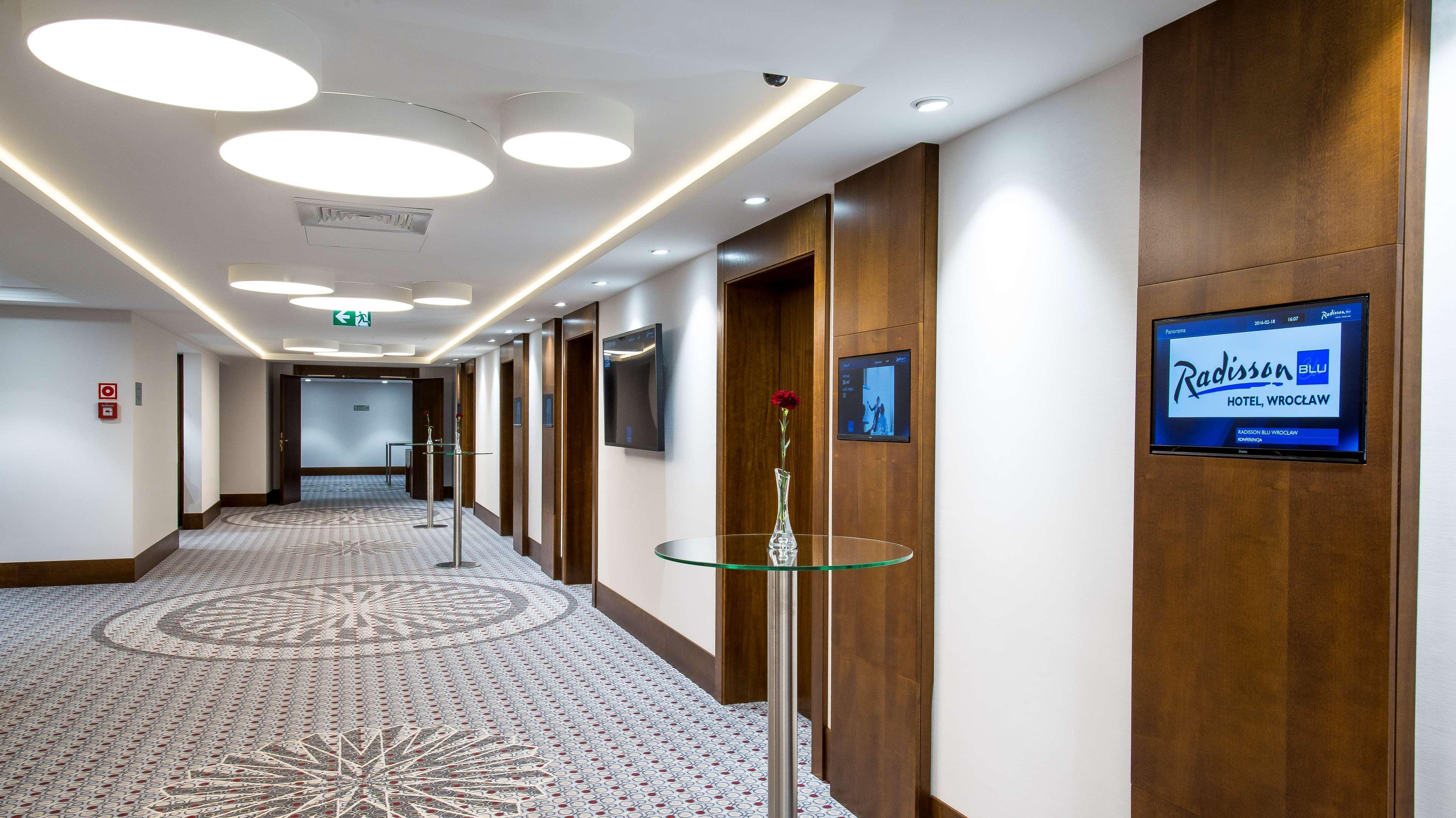 Radisson Blu Hotel Wroclaw Exterior photo The hotel's lobby