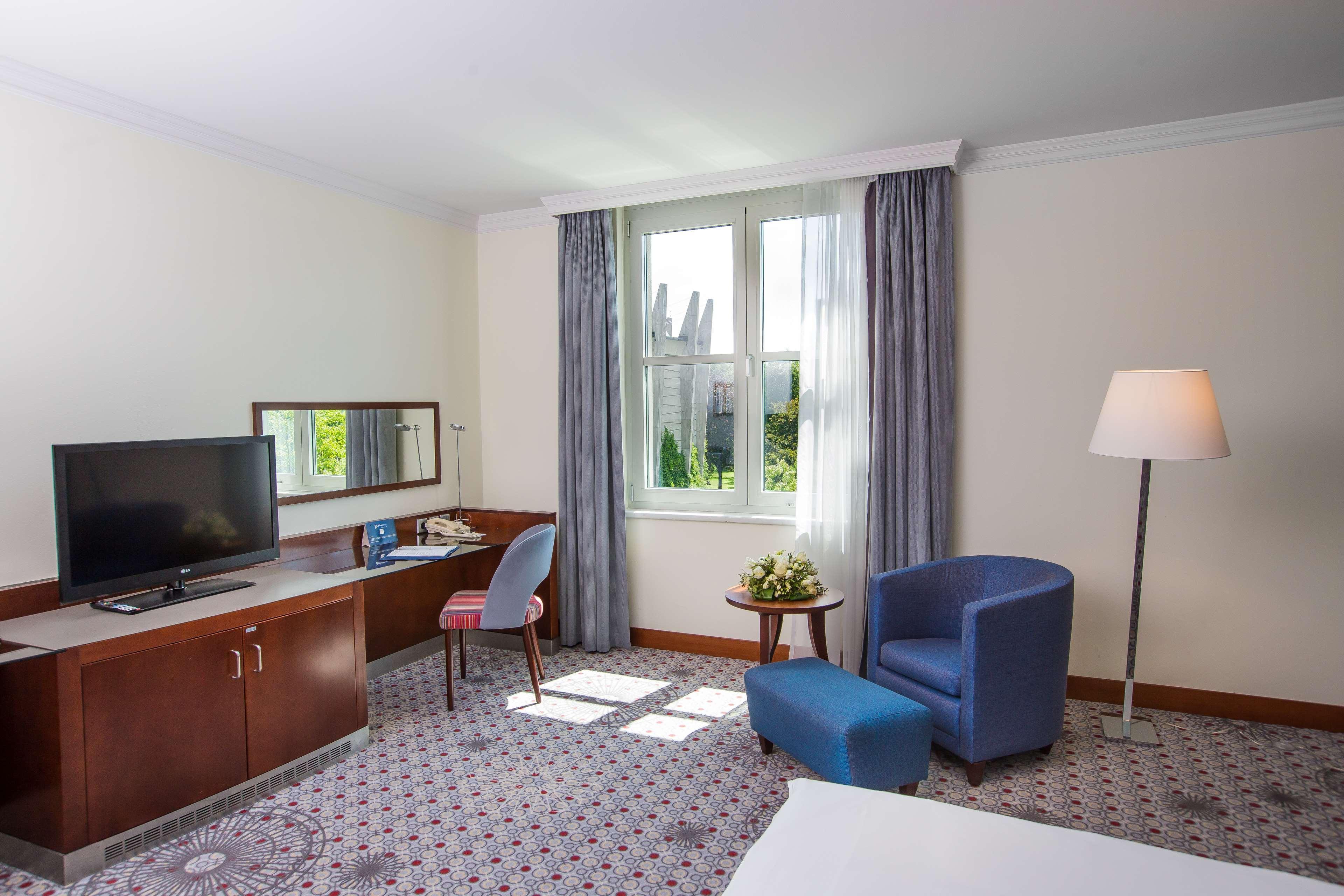 Radisson Blu Hotel Wroclaw Exterior photo A room at the hotel