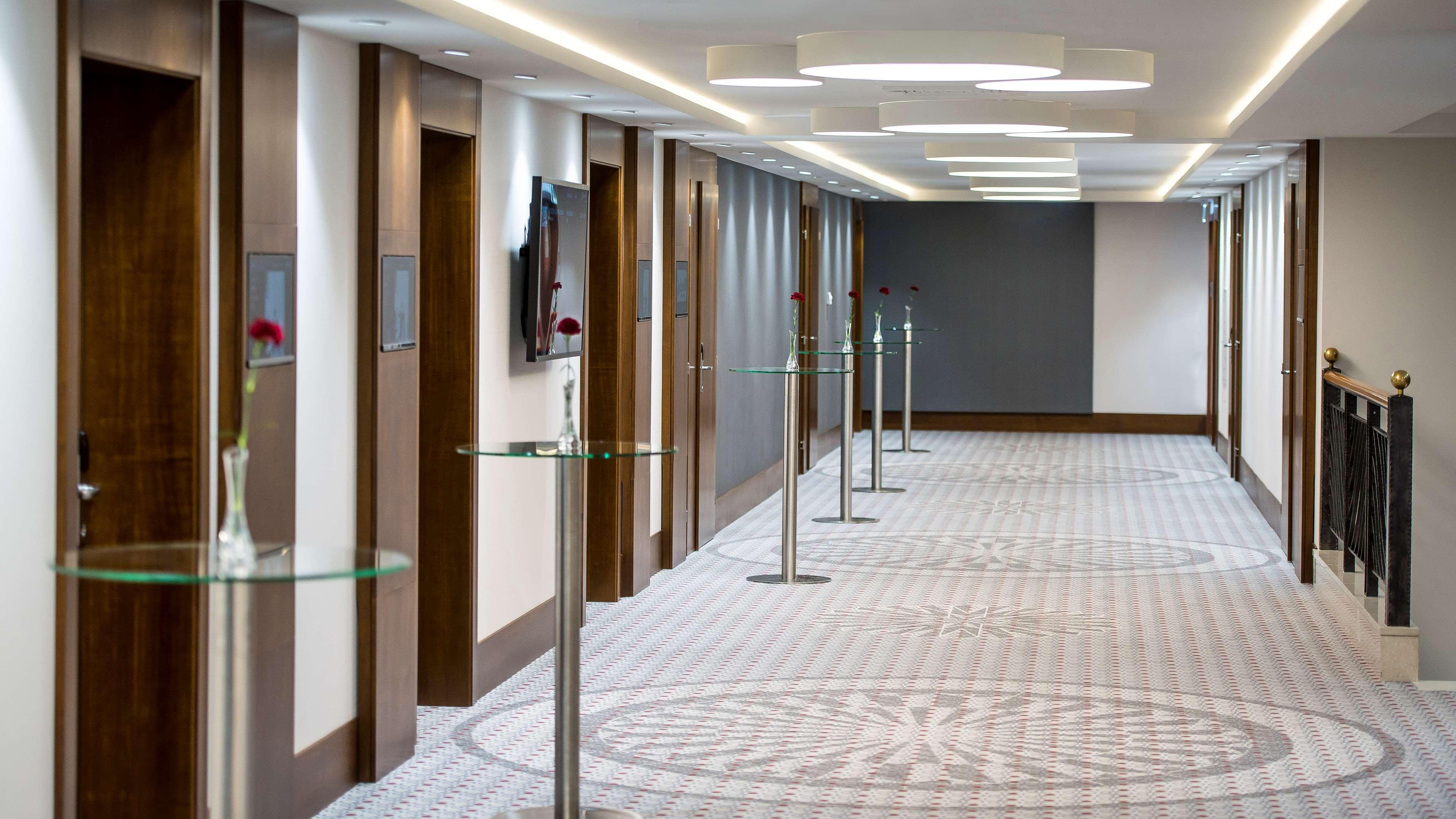 Radisson Blu Hotel Wroclaw Exterior photo A corridor at the hotel