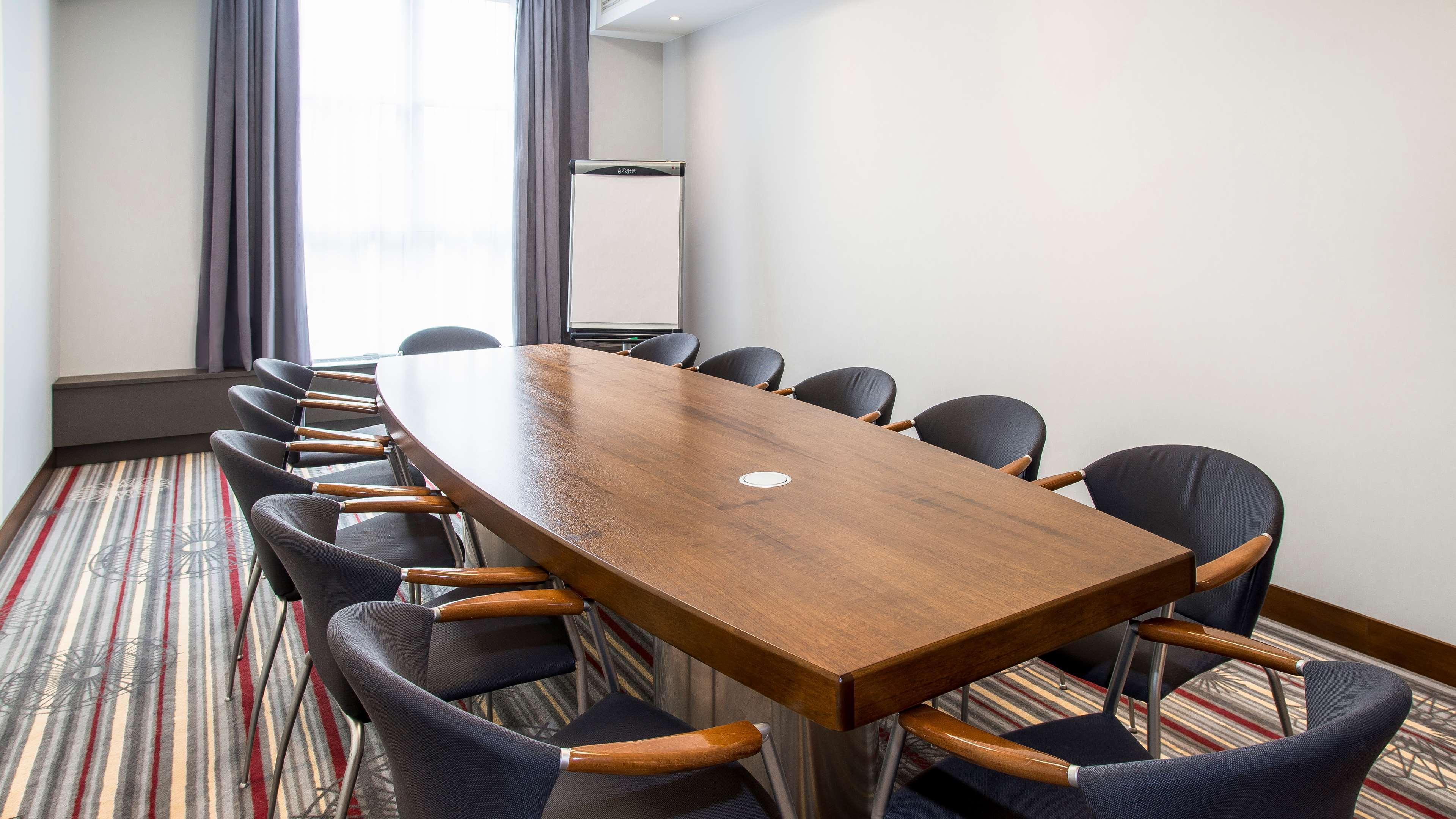 Radisson Blu Hotel Wroclaw Exterior photo A meeting room at the hotel