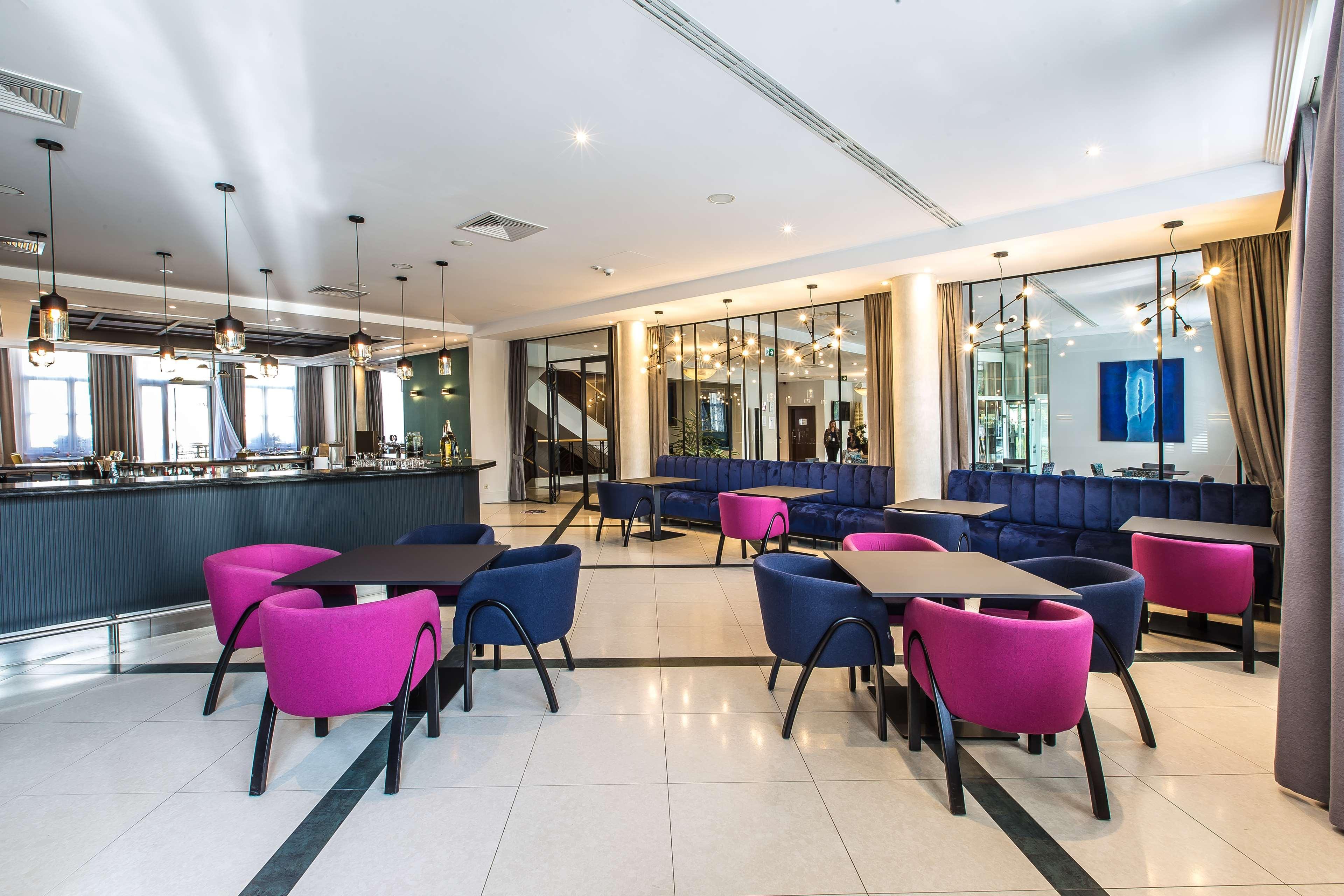 Radisson Blu Hotel Wroclaw Exterior photo The lounge at London Heathrow Airport
