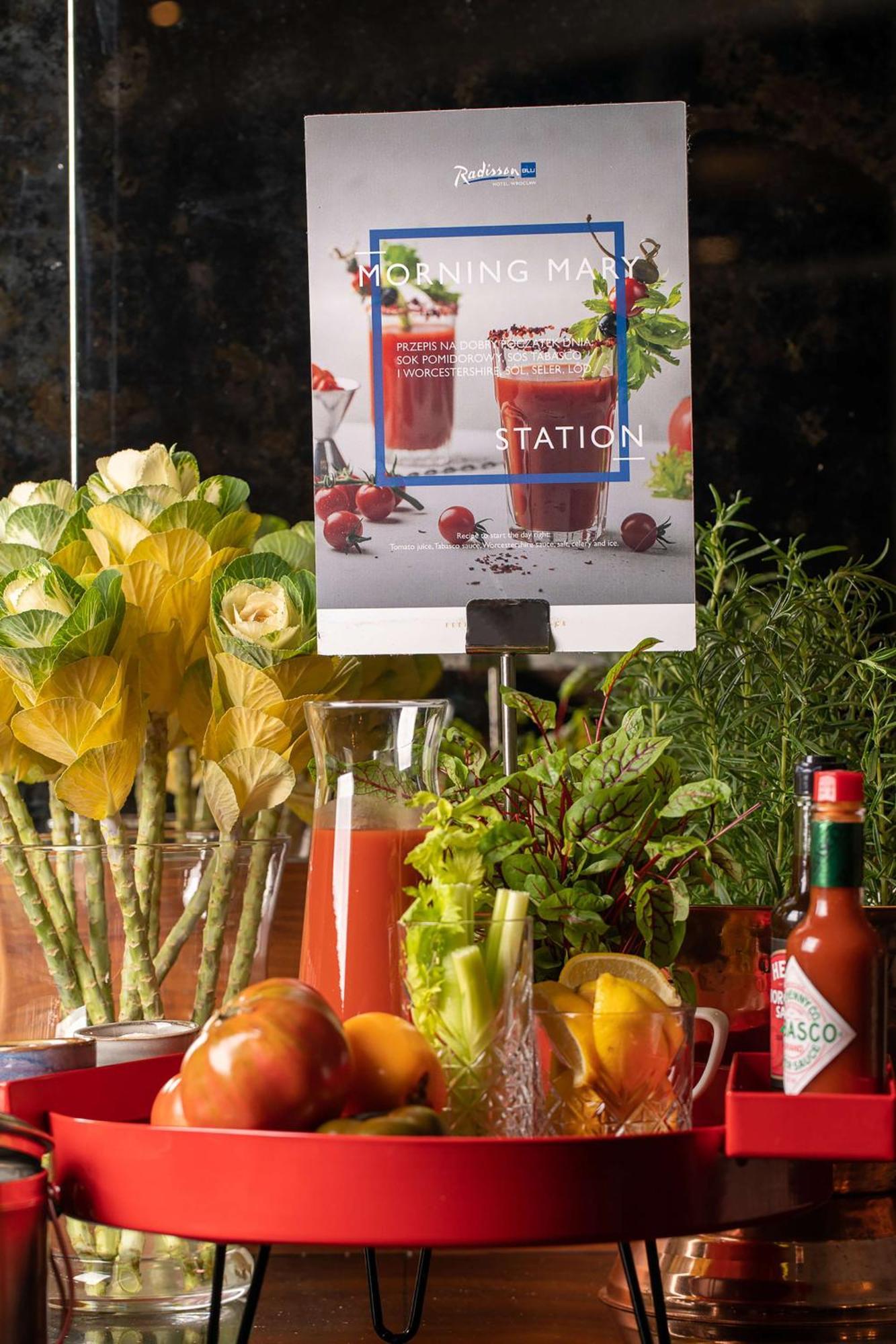 Radisson Blu Hotel Wroclaw Exterior photo A Bloody Mary station