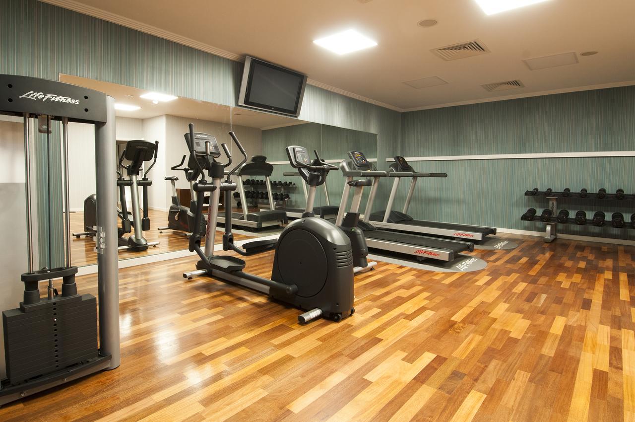 Radisson Blu Hotel Wroclaw Exterior photo A gym at a hotel